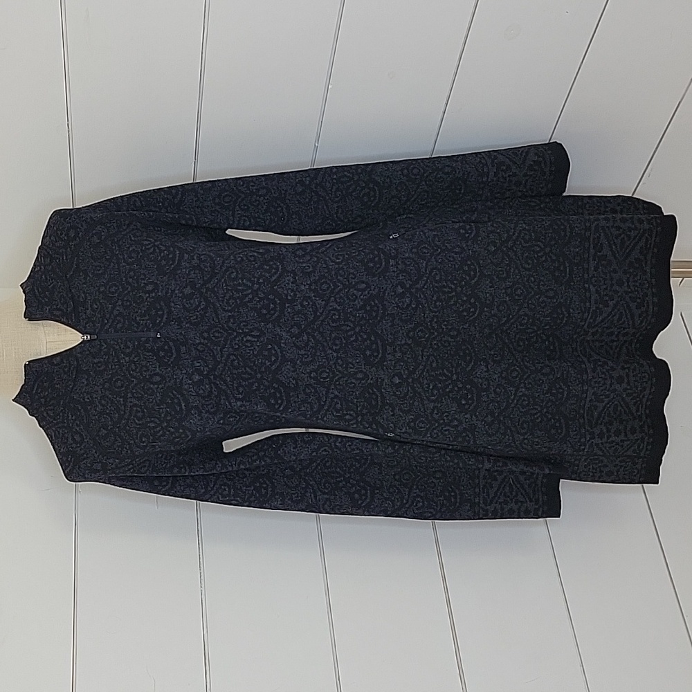 Like New Cynthia Rowley Black on Black Print Sweater Dress Size L